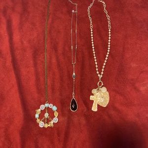 Lot of 3 Women’s necklaces